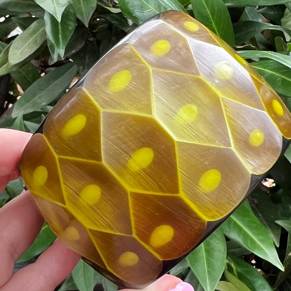 ANTIQUE ART DECO BAKELITE WIDE GEOMETRIC ETCHED DESIGN BANGLE BRACELET VIVID CLR